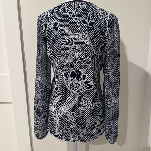 White House Black Market Top - Picture 2 of 3